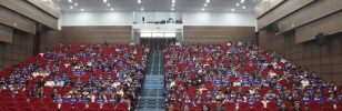 Hành trang tân sinh viên 2025 – Khởi đầu rực rỡ trong sắc xanh FIT tại Nhà hát Sinh viên